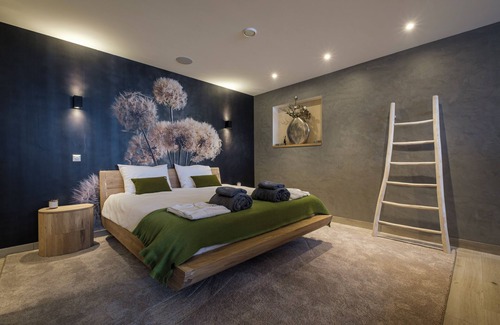 Nieuwe Niedorp Bed & Breakfast | Relax in Wellness Room with Sauna and Spa Bath and luxurious outdoor seating.