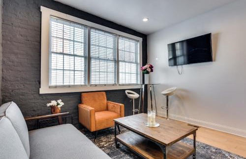 West Town Apartment | Relax in West Town - In-Unit Laundry and Pet Friendly! apts