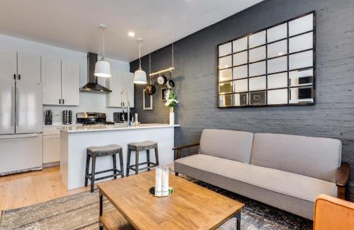 West Town Apartment | Relax in West Town - In-Unit Laundry and Pet Friendly! apts