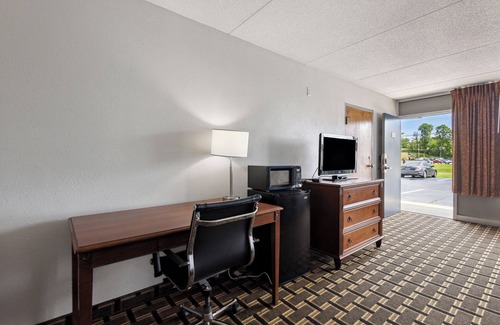 Greeneville Hotel | Relax inn by OYO Greeneville Near Hwy US-321