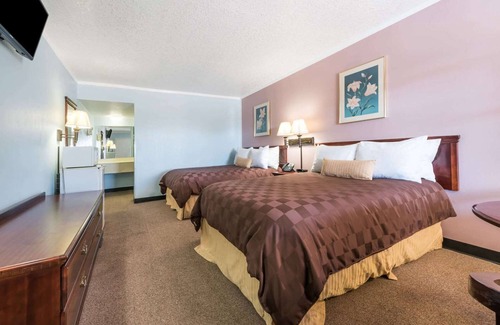 Mineral Wells Hotel | Relax Inn Mineral Wells