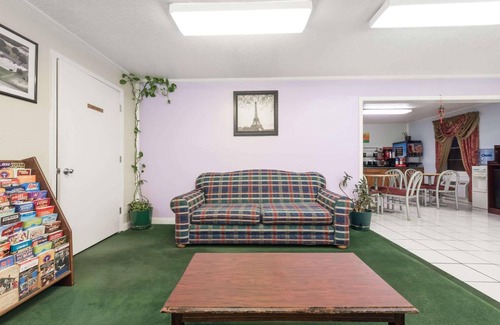 Mineral Wells Hotel | Relax Inn Mineral Wells