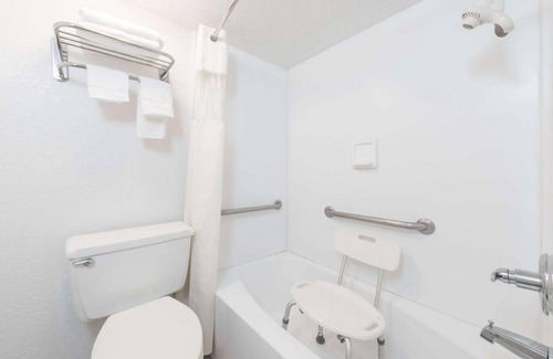 Mineral Wells Hotel | Relax Inn Mineral Wells
