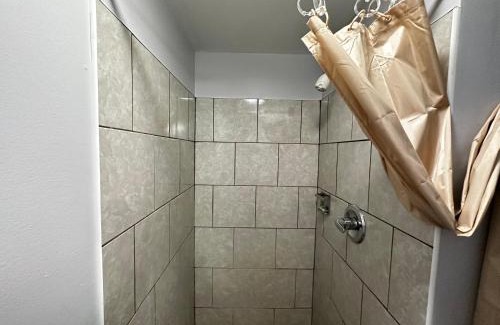 Saginaw Hotel | Relax Inn - Saginaw