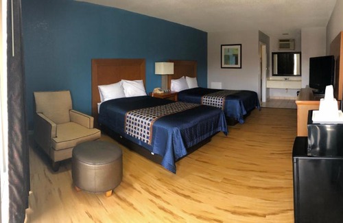 Windsor Forest Hotel | Relax Inn Savannah