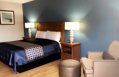 Windsor Forest Hotel | Relax Inn Savannah