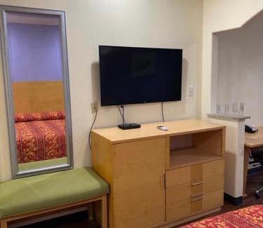Angleton Hotel | Relax Inn & Suites