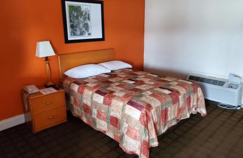 Emporia Hotel | Relax Inn