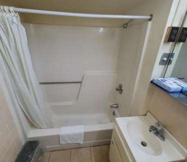 Emporia Hotel | Relax Inn
