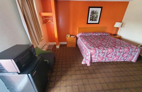 Emporia Hotel | Relax Inn