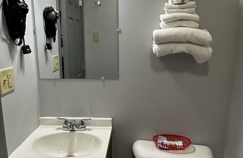 Saginaw Hotel | Relax Inn