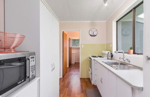 Lake Okataina Cottage | Relax Lakeside - Lake Rotoiti Bach
