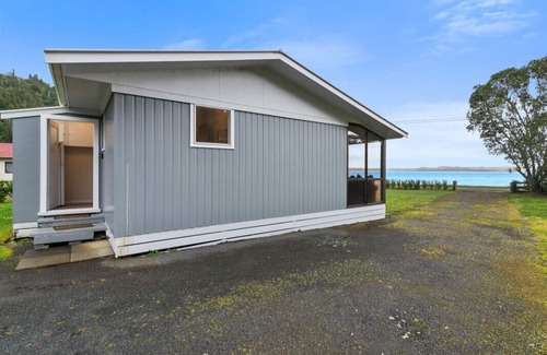 Lake Okataina Cottage | Relax Lakeside - Lake Rotoiti Bach