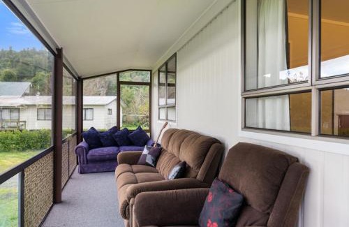 Lake Okataina House | Relax Lakeside - Lake Rotoiti Bach