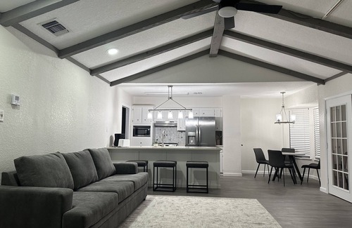 Leon Valley House | Relax….Lots of space place!n Close to La Cantera-Six flags-Sea World