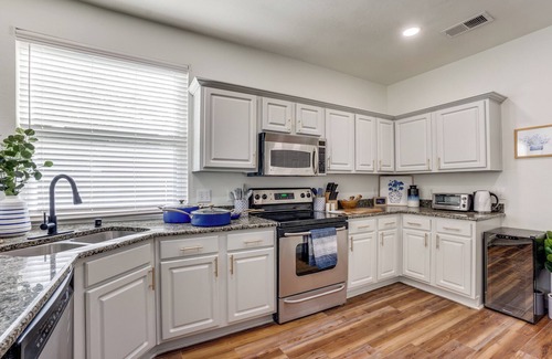 Corinth House | Relax Near Little Elm & Lake Lewisville – Pool, Spa, Game Room & 2 King Beds!