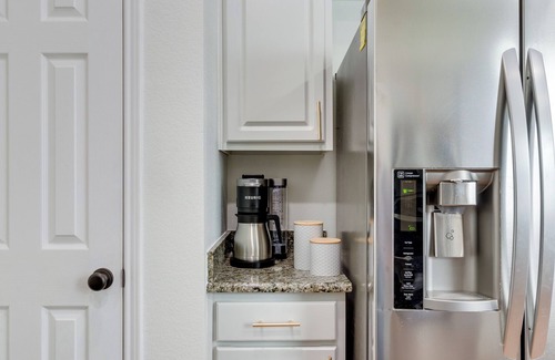 Corinth House | Relax Near Little Elm & Lake Lewisville – Pool, Spa, Game Room & 2 King Beds!
