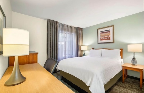 Carmel Mountain Ranch Hotel | Relax Near San Diego Attractions! Full Kitchen, Outdoor Pool, Free Breakfast