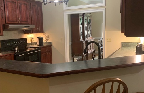 Tallahassee House | Relax! New Hottub in this 5⭐️ home Family Friends beautiful neighborhood 🏈