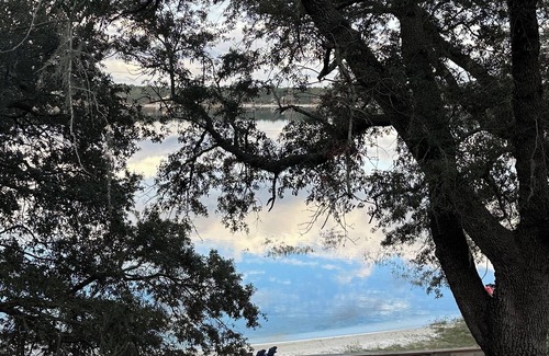 Thomas Drive House | Relax on Crystal Lake! 20 min to Panama City, hiking, preserves & parks.