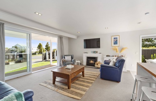 Richmond Heights House | Relax on Rainbow - Taupō Holiday Home