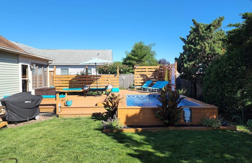 Villas House | Relax on the beach or refresh in the pool.