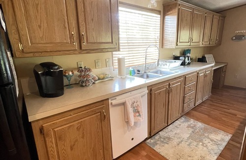 Weeki Wachee Gardens House | Relax on the beautiful Weeki Wachee River at the charming Seahorse River House!