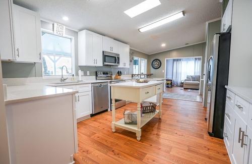Tavares House | Relax on the Dora Canal & Harris Chain of Lakes w/Boat Dock, Kayaks & Fire Pit