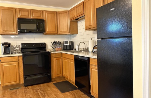Grasonville Apartment | Relax on the Eastern Shore of Kent Narrows in a King Bed