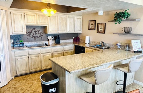 Bullhead City Condo | Relax on this beautiful River Front Get Away! Centrally located Unique Property