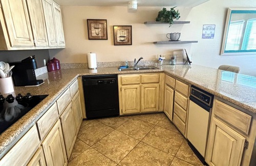 Bullhead City Condo | Relax on this beautiful River Front Get Away! Centrally located Unique Property