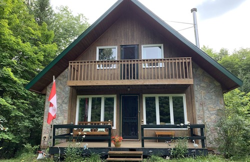 Lindsay Cottage | Relax, Peace & Tranquility surrounded by nature: Modern Farmhouse Style Cottage