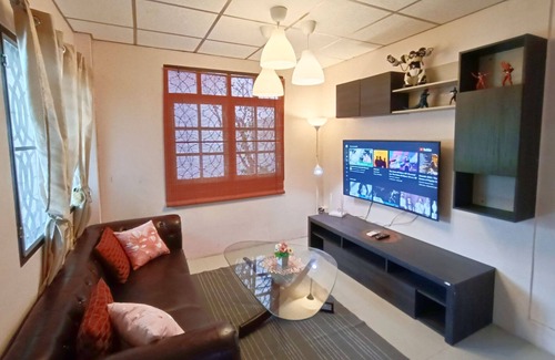 Phra Khanong House | Relax place in Bangkok, simple house + small pool + near BTS