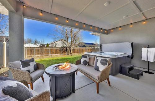 Meridian House | Relax Play Mineral Hot Tub, Arcade, Fire Pit Fun