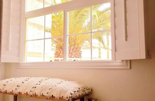 Fort Apache House | Relax Private Room-Queen Bed. BTW the STRIP and Red Rocks!