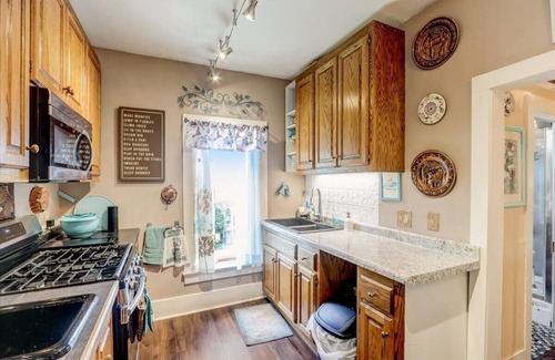 Lebanon House | Relax & Reboot in this Charming 2-Bedroom Townhome n