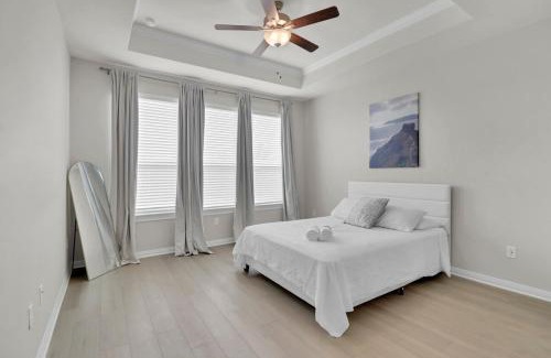 Buda House | Relax-Recharge 4BR Retreat w Gym & Wine Nearby