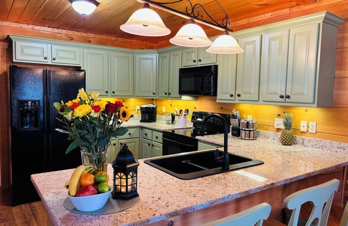Maggie Valley Cabin | Relax & Recharge: Cozy Cabin with Hot Tub & Mountain Views