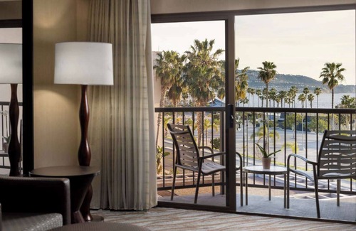 South Redondo Hotel | Relax & Recharge! Pet-Friendly Near Noble Park, Balcony, Outdoor Swimming Pool!