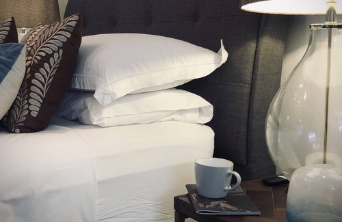 Korweinguboora Apartment | Relax & recharge with nightly kangaroos, a little out of Daylesford.