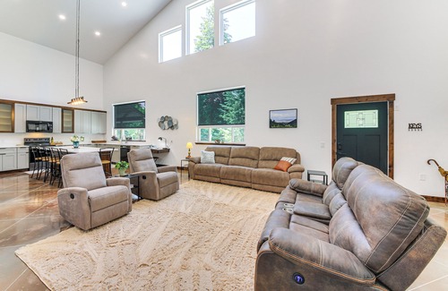Boundary County Cottage | Relax, Reconnect & Explore: Modern Idaho House!