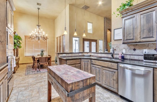 Las Cruces House | Relax & Rejuvenate: Pool, Sauna & Gym 3 Bedroom Home by RedAwning
