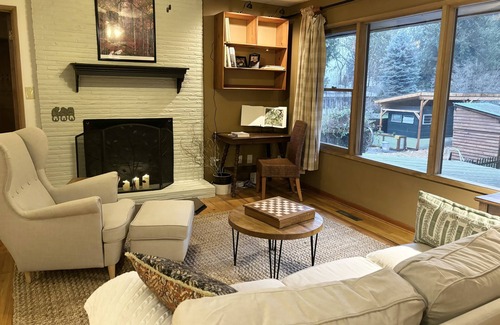 Milwaukie Apartment | Relax Renew Urban Farm Setting
