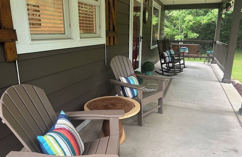 Nazareth House | Relax & Reset in Nature on 5 Acres Just Minutes from Downtown Bardstown