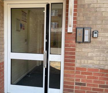 Stanwell Apartment | Relax steps from heathrow Terminal 4 ,Entire 2 Bed Room appartment