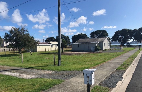 One Tree Point House | Relax Swim Boat Fish Explore at our classic family friendly kiwi beach bach