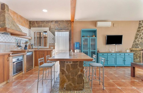 Los Franceses-la Vega Ski Chalet | Relax under the Andalusian sun and live the experience in the south of Spain.