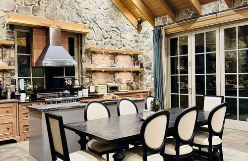 Kerrisdale House | Relax, unwind, and feel at home. Your perfect vacation getaway awaits!