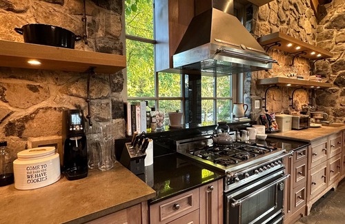 Kerrisdale House | Relax, unwind, and feel at home. Your perfect vacation getaway awaits!