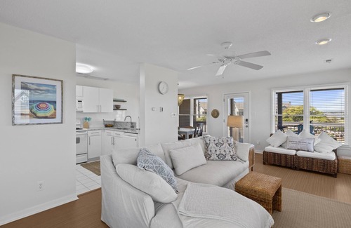 Topsail Beach House | Relax, unwind and have a great time at Two Beaches.